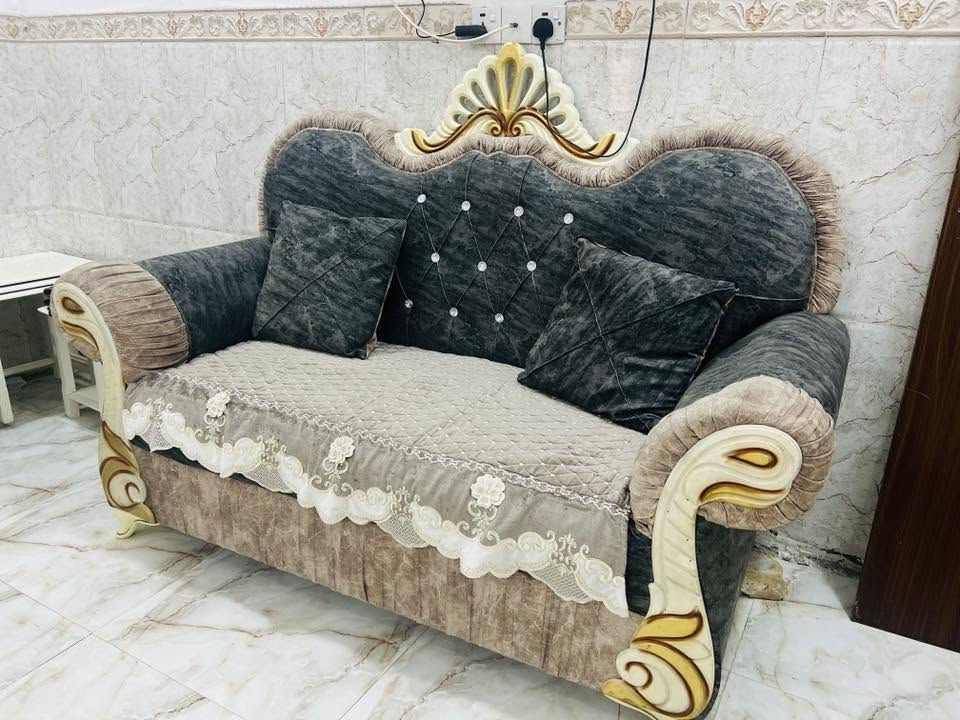 تخم ملكي للبيع نظيف مثل الصور  

مكاني ديوانية حي الفرات 

للاستفسار ***********
