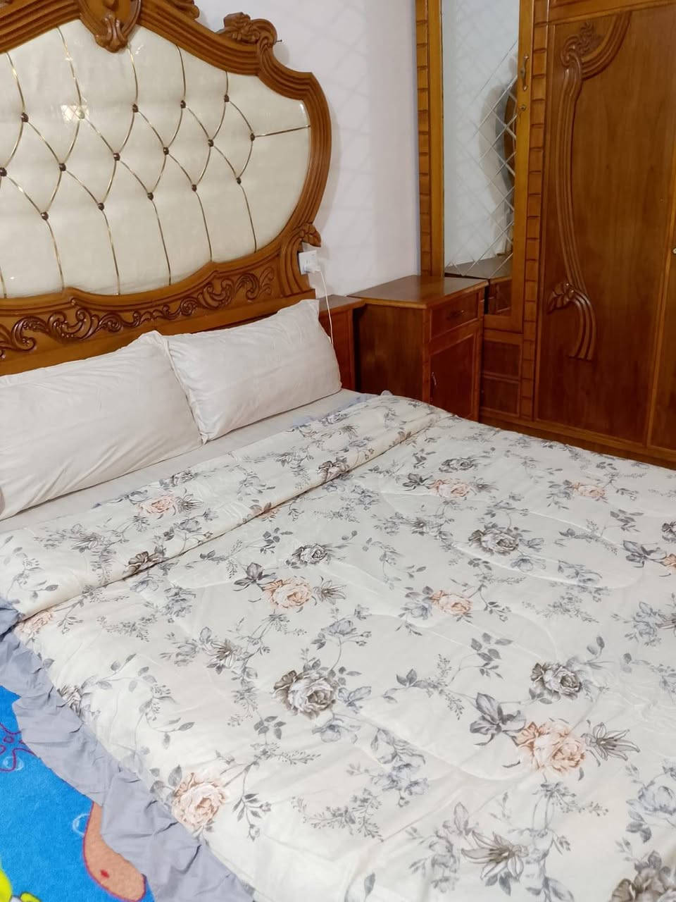 غرفة للبيع صاج عراقي بعد بيها ميز بلازمة هم وياها. ***********.
