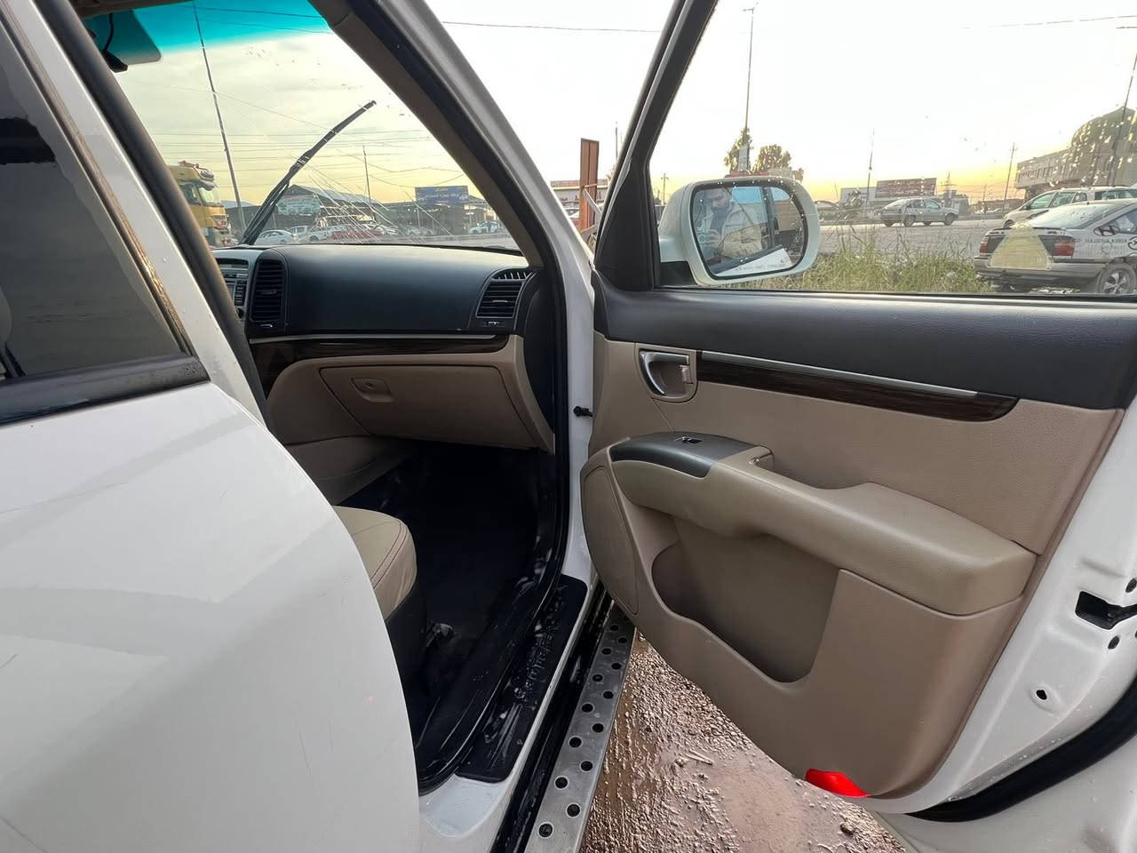 السلام عليكم سنتافي 2011 فول موصفات عده البصمه بدون صبغ محرك كير بشرط السعر 150 ورقه وهذا رقمي 
***********
