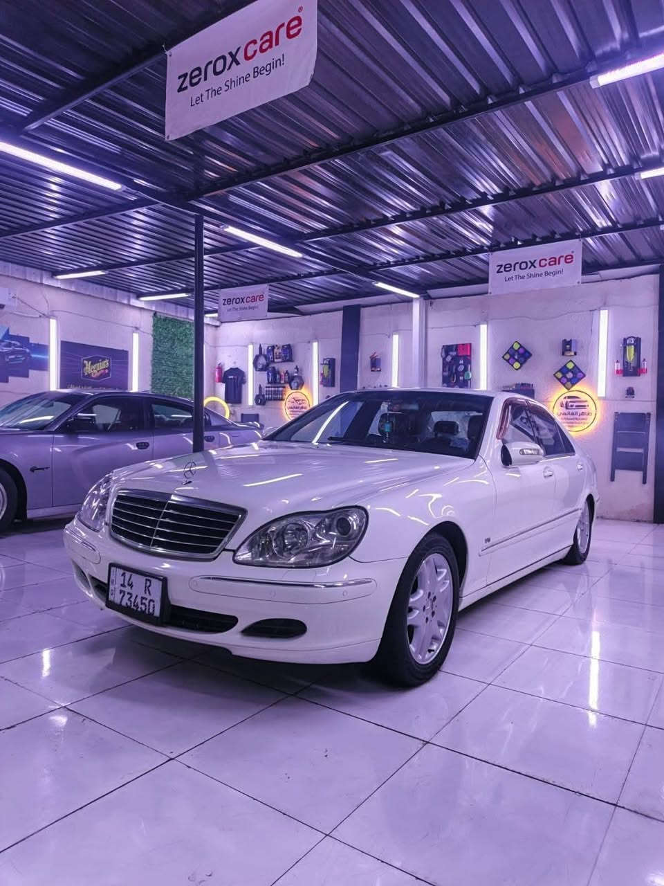 السلام عليكم
السعر 135 وبيها مجال للشراي 
بدون صبغ بدون صبغ لحد يقارنها بالمصبوغات عام ولا بالمضروبات
 مرسيدس غواصه موديل 2003 اصل بالسنويه 2002  السياره بأسمي رقم انكليزي  حجم S 500 مكفوله كفاله عامه من الصبغ والضربه  شرط حته الدعاميات بدون صبغ وارد يابان 
السعر 135 وبيها مجال قليل حك الجيه والي يكول هواي اكو هواي بالسوك كلشي موجود 

محرك  كير مكفولات ⁦
تبريد 3 قطع 
شاشة اعطال
 داخل جديد  كهرباء 
لايت زنون 
 مري شفط
ويل 17 بلادي  
حساس مطر  
 وضعيات قياده سبورت وعادي واوتو
 زراك لايت شغال
 لايت داينمك مع حركة الستيرن تجاوي خلفية كهرباء قلابه 
 برده كهرباء
 سلايد روف
 ربع جوبلسات تصعد وتنزل حسب رغبة الشخص
 كير ثلاث وضعيات
 كشنات هيترات مع كهرباء
 كشنات خزن ميموري 3 وضعيات
 المرايا الجانبيه تنطبق عند قفل السيارة 

 تحكم ستيرن جهتين 
ستيرن كهرباء 
مكان السياره البصره 
للأستفسار ***********
