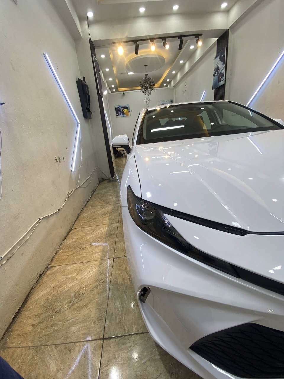 للبيع | تويوتا كامري LE موديل 2025 🚗
بحالة الوكالة – نظيفة
صبغ جاملغ وبنيد بدايه شويه شاصي يسر حادث مريكا

نمواصفات الفنية:

 • محرك 4 سلندر 2.5 لتر

 • ناقل حركة أوتوماتيك

 • دفع أمامي

 • استهلاك وقود اقتصادي جداً

🔹 التقنيات والراحة:

 • شاشة لمس 

 • Apple CarPlay & Android Auto

 • نظام تشغيل بدون مفتاح (Smart Key)

 • زر تشغيل المحرك

 • مكيف هواء أوتوماتيك

 • تحكم بالمقود

 • شاشة معلومات متعددة

🔹 الأمان:

 • نظام مانع الانزلاق

 • نظام الثبات الإلكتروني

 • فرامل ABS

 • توزيع قوة الفرامل EBD

 • مساعد الفرامل BA

 • وسائد هوائية أمامية وجانبية

 • نظام تنبيه مغادرة المسار

 • رادار تفادي الاصطدام

 • مثبت سرعة ذكي  
مكاني بغداد الشعب تريد. مرقم تريد نته ترقم ميكلف 250 
***********
سياره ماشيه34 دوخل جديد
