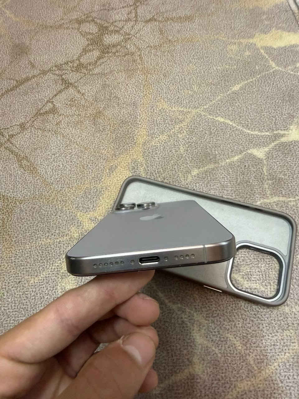 للبيع 15برو ماكس بطاريه  ٨٧مكاني نحف رقمي ***********
