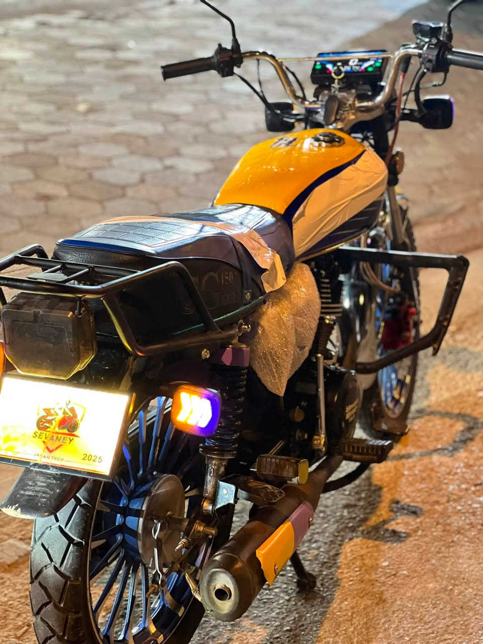 السلام عليكم 
إيراني سولنك 2025
محرك 200Cc
مناقصه اي شي 
الدراجة انضف من الصور 
اوراق منفيس 
السعر 850 بيها مجال للشراي 
مكاني الخمسه كيلو 
***********
