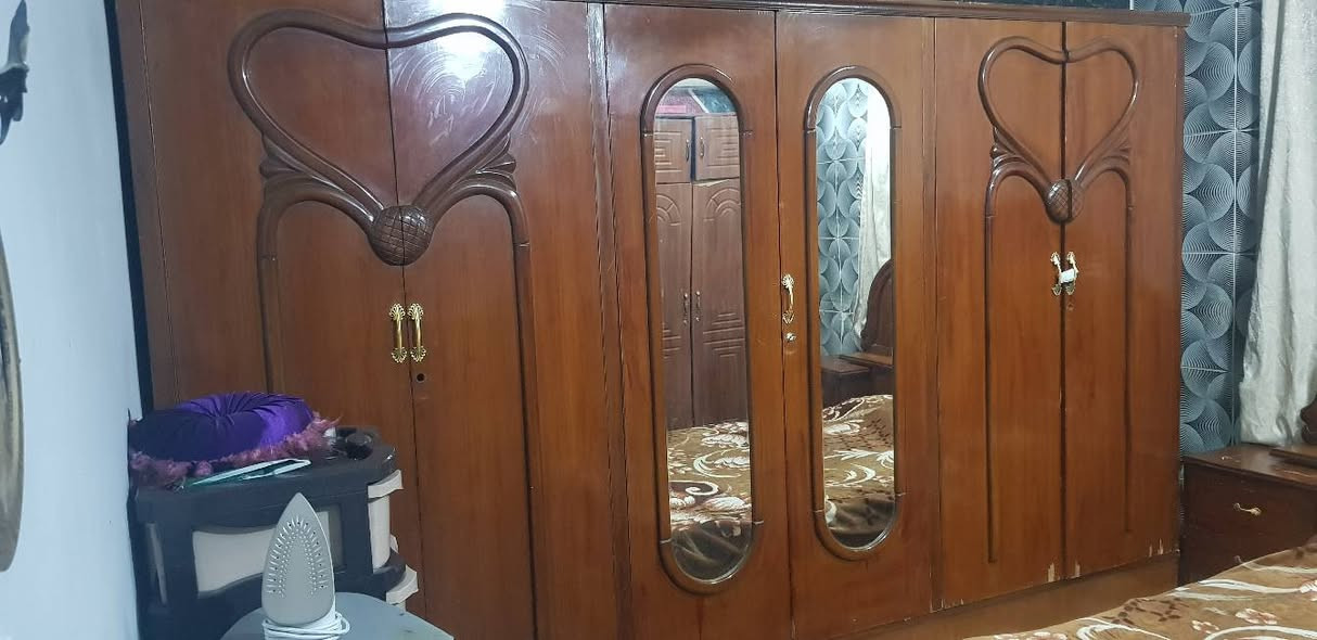 كنتور ٦ ابواب صاج مع جربايه سعر ٢٥٠ألف العنوان بغداد قرب علوة الرشيد هاتف ***********
