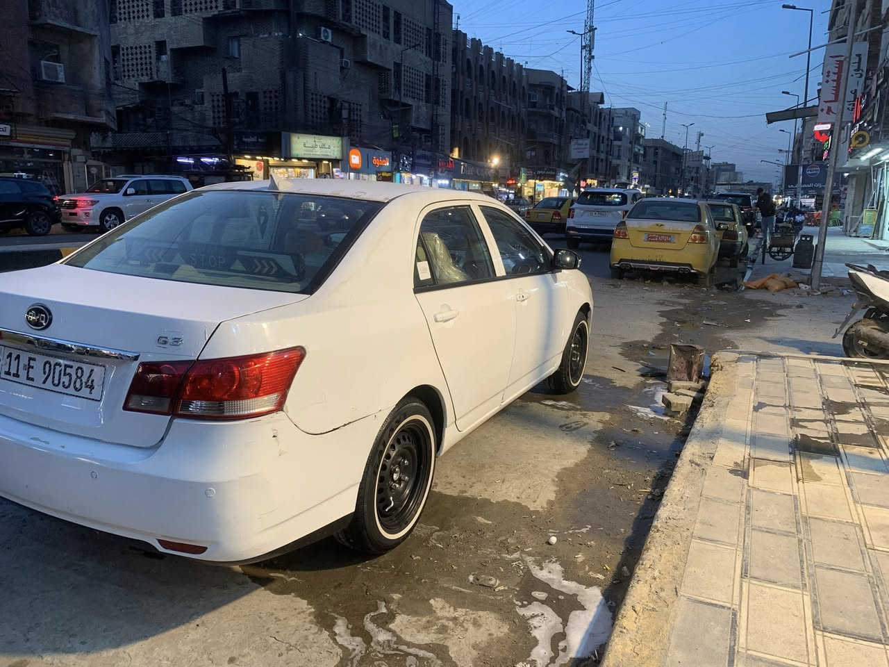 سلام عليكم بي واي دي  موديل 2013 كير عادي المرغوب رقم بغداد  مواصفات معروفة تحكم فتحة حساسات فول زنون بصمة تشغيل وابواب وصندوك حماوة انسة كفالة عامة مكينة كير تايرات جدد ميحتاجلهة اي مصرف بيهة صبغ بس دعاميات ودواير خلفيات بس علة كدهن سعر 67 بيهة مجال بسيط ولسوك كلشي بي للاستفسار ***********
