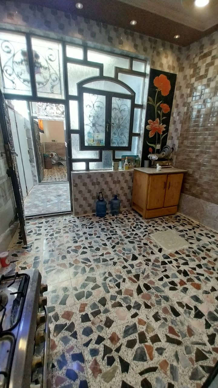 دار للبيع ١٠٠م مربع ركن زراعي غرفه وصاله ومطبخ واستقبال وحمام داخلي وخارجي السعر ٤٠مليون وبي مجال البناء طابوك الأساس وسكف صب كونكريت عنوان الدار البراكية شارع المعمل مقابيل شارع المطار القديم مراجعة مكتب بغداد للعقار بادارة أحمد الكريطي ***********
