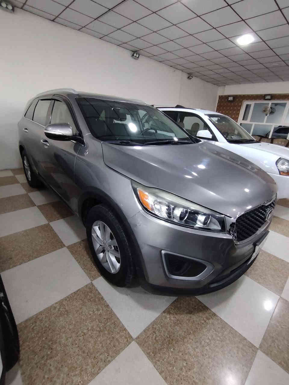 السلام عليكم
للبيع فقط سورنتو (بيع مستعجل)
رقم أربيل السياره تريد تحويل تريد وكاله 
موديل 2017 أمريكي محرك 4 سلندر لانفخ ولاصرف محرك كير شرط
ضرر أمريكي موضح بل صوره
شرط السياره مابيها اي نقص
سياره فول ماعدا بصمه وسلايت كشنات جلد تدفئه وتبريد السعر(160)وبيها مجال التواصل على الرقم ***********
