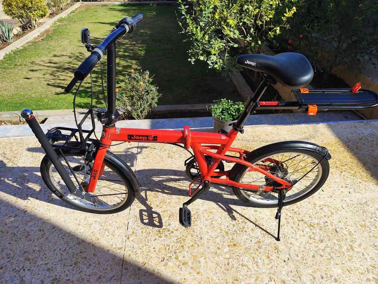 للبيع بايسكل jeep .باله حجم 20 .لون احمر .نضيف ومرتب مثل ما موضح بالصوّر كلشي مايعوزه .لشه نضيفه .صبغ بلادي تواير مبدله جديده .وياله عدله. عين سحريه لون ابيض قوي شغاله .بريكات شغاله .مكينه شيمانو ٦ نمر شغاله .سعره ويا الغراض الي علي ب 135 وبي مجال قليل واذا بدون الغراض ب 125 وبي مجال قليل للشراي.الشراي يجي خاص او يخابرني ***********  ( من رخصة الادمن )
