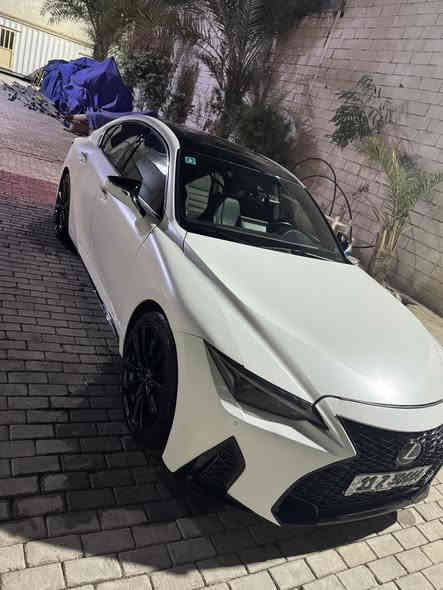 السلام عليكم 
لكزز ıs 350 f sport 
موديل 2023 
ضرر 4 قطع 
 ‎موصفات Fsport. فول موصفات 
‎-ماشيه 19  الف  .. ميل 
‎-كشنات تدفئة تبريد  -6سلندر. محرك 3500cc 
‎-داخل اسود  بلادي 
‎-عداد دجتل 
‎رادار امامي جانبي +توقف ذاتي+ تحديد مسار +قياده أليه 
كير عصا 
فتحة سلايد 
ويل كب كروم مصبوغ اسود لماع 
تنفس طبيعي 
مغلف ppf طافي 
للتواصل واتس اب فقط 
مكان السيارة بغداد 
***********
