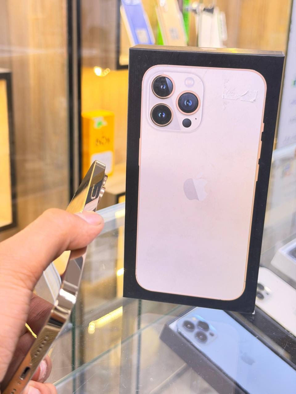 🔥🔥اقوه عرض 🔥🔥
ايفون 13بروماكس    لون مميز ذهبي لحلو  ذاكره 256 بطاريه90🔋 نموذج M كارتون 
 ممبدل بي شي مع ضمان 5 ايام  نضافه 100‎%‎ زلغ ما بي يخبل وتر بروف كامل ملحقاته الجهاز نضافه كانما فاتحه من الكارتونه بلحاسبه كله نورمال  
متوفر خدمة توصيل بشروط اوليه جميع محافظات العراق 🇮🇶 
مكاني  كربلاء تحت جسر باب طويريج منفذ ابو حيدر للمبايل
☎️*********** 
سعر 740 الف
