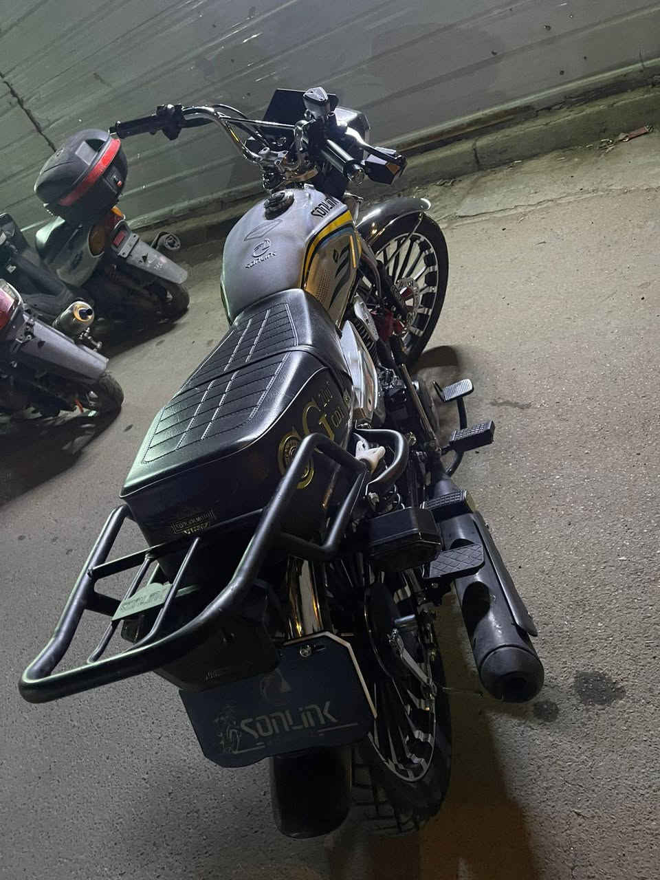 سلام عليكم إيراني سونك 2025  صاره شهر نازل من رمبه دراجه اخت جديده اي نقص مابيه بيه بصمتين دراجه كهرباءيات كله شغاله بس بيه هاي ضربه صغيره بل تانكي ومصوره فديو سعره 850 مكاني الاعضميه رقم***********
