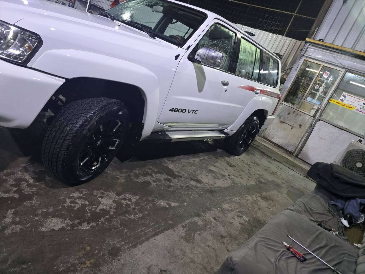 السلام عليكم للبيع او مراوس نيسان باترول سفاري موديل ٢٠١٩ كفاله عامه خليجي رقم بغداد انكليزي مميز تخم تاير ياباني جديد تخم ويل جديد صدر امامي خلفي جديد تخم دبلات تزويد استرالي دبل استيرن مكفوله من الصبغ والبارد دفلوك قفل اكسل شغال ونج بلادي وكاله السعر ٣١٠ ثلاث شدات وعشره اوراق مكان السياره بغداد للإستفسار الرقم ***********
