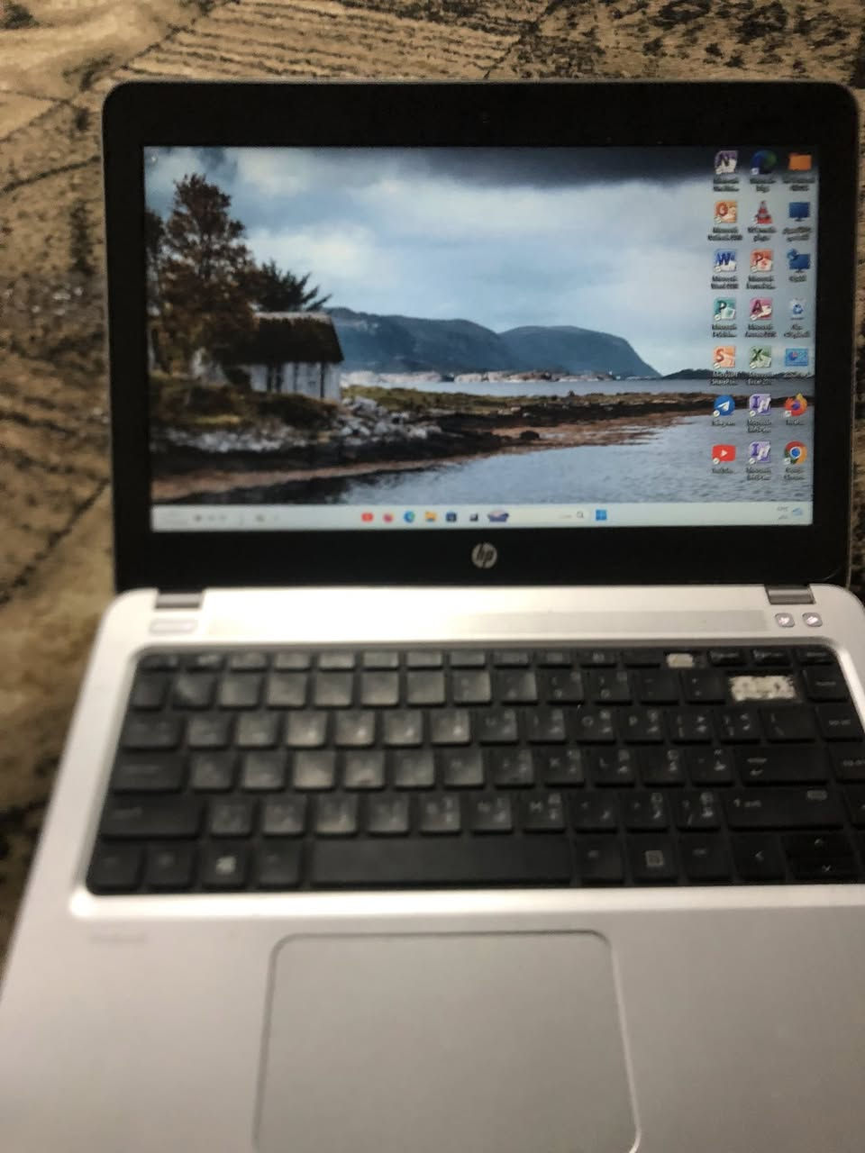 السلام عليكم
حاسبة للبيع
نوع hb
معالج كوراي فايف
ذاكرة 64
رام 8 
هارد SSD
نظافة 90%
السعر خاص نتفاهم 
و هذا رقمي ***********
