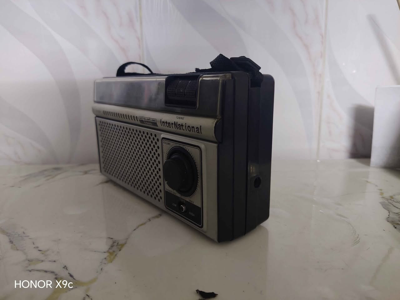 راديو قديم تحفه شغال بشرط بي اف ام للبيع سعر 20 الف الشراي يخابر او يراسل *********** كركوك, العراق
