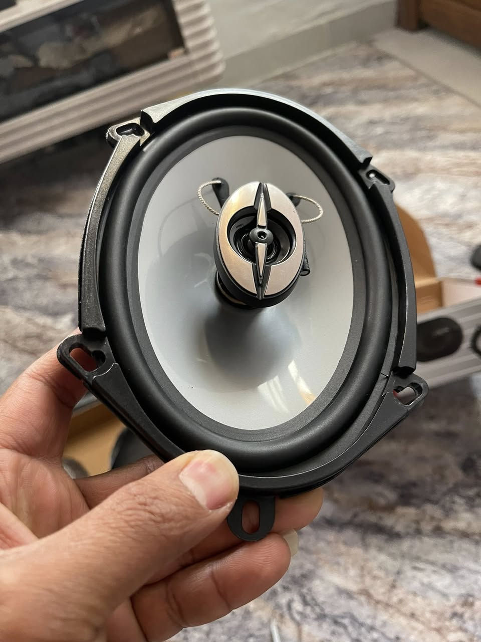 هذا مكبر صوت سيارة محوري ثنائي الاتجاه من نوع Planter TS-A5773R.
الطراز: TS-A5773R
النوع: محوري ثنائي الاتجاه (5x7 بوصة)
الطاقة القصوى: 380 واط
المقاومة: 4 أوم
الميزات: مصمم خصيصًا لأنظمة صوت السيارات


**إذا كنت صاحب هذا الإعلان وتريد حذفه لأي سبب، رجاءا أرسل رسالة إلى الدعم الفني**