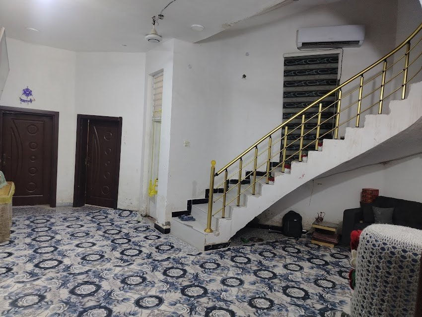 • مساحة البيت 200 متر مربع الواجة 10 متر طول طابقين بناء جديد. طابو صرف مشترك .
• يتكــــــــــــــــــــــــــ البيت من ـــــــــــــــــــــــون.
• استقبال وصالة وغرفتان نوم ومطبخ وصحيات للداخل واخرى خارجية للضيوف وكراج سيارة .
• الطابق الاعلى / صالة واربع غرف نوم وصحيات .
• البناء جديد طابوق وكونكريت . 
• العنوان / ناصرية / صوب الشامية خلف معارض السيارات .
• الاتصال مكتب العقار *********** او ***********
• للاستفسار اكثر الاتصال خاص او في المكتب.
• زورونا على الموقع التالي www.facebook.com/groups/1705569159769766/ ناصرية, ذي قار
