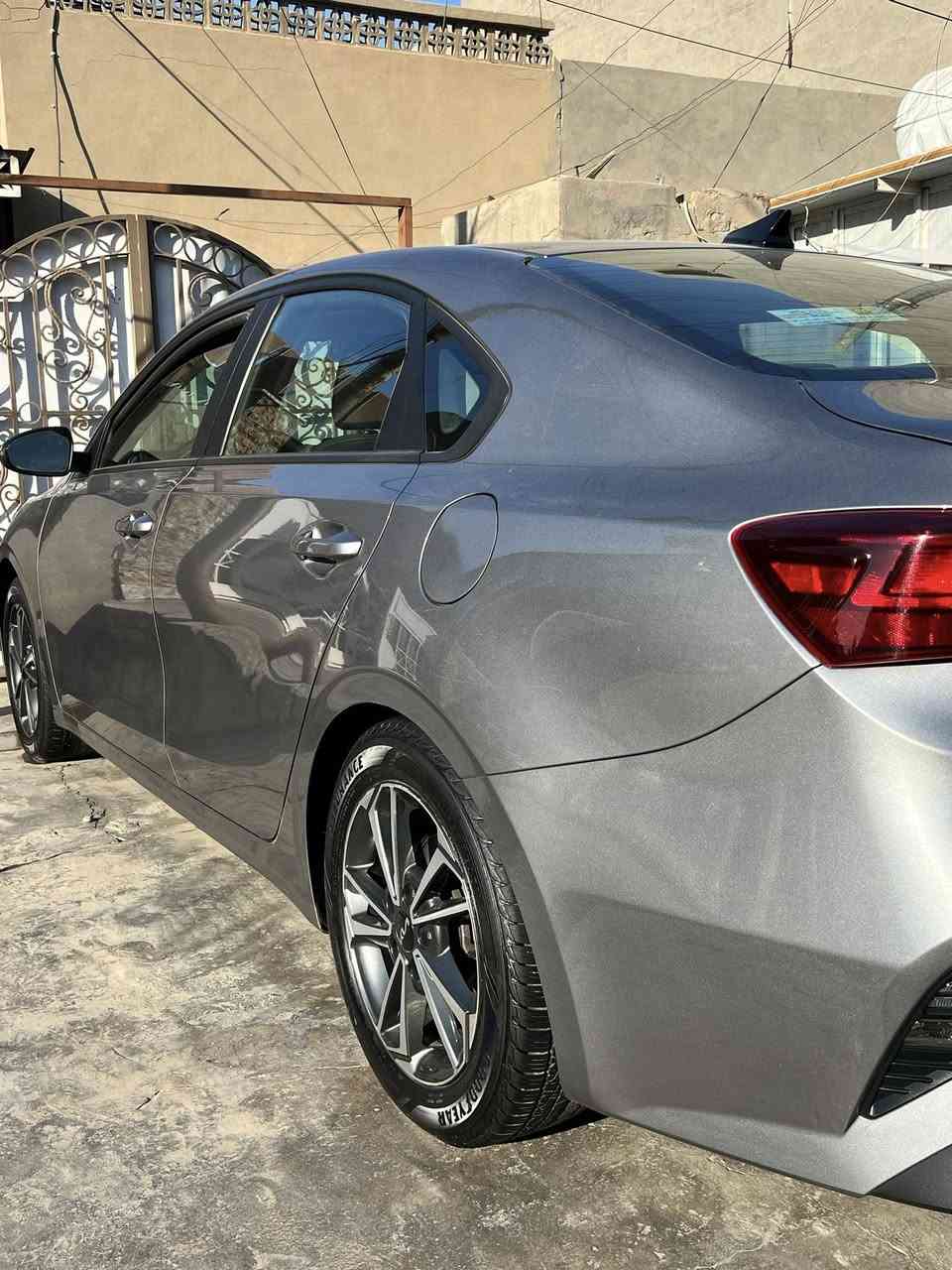 السلام عليكم 
فورتي 2023 
وارد  ضربتها  خفيفة موضحة بالصور بدون شواصي ويرباك 
ماشية 47ميل  بيها صبغ الدعامية ولبنيد فقط 
سيارة بدون نقص جاهزة 
بغداد الشعب 
***********
158$وبيها مجال
