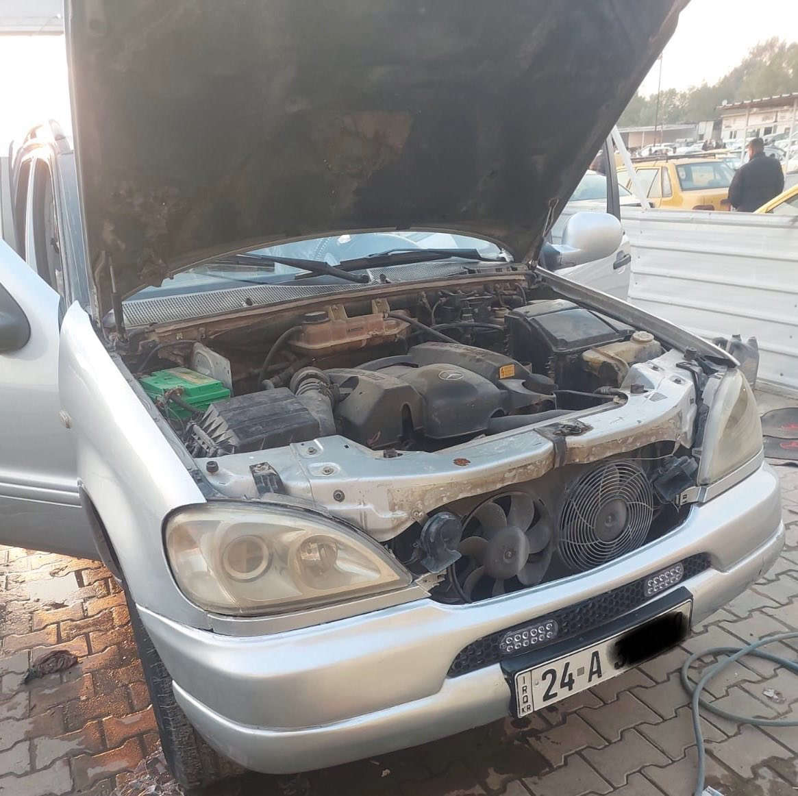 السلام عليكم 
مارسيدس ml
للبيع او المراوس 
موديل ٢٠٠٠
بيها صبغ قطعتين فقط بدون دواخل
كير مكينة تبريد حدادية خير من الله 
رقم دهوك تحويل مباشر 
السعر ٨٥ وبيها مجال 
مكان السيارة بغداد شهداء البياع 
للتواصل: ‭٠٧٧٢ ٩٩٣ ٥٠٥٦
