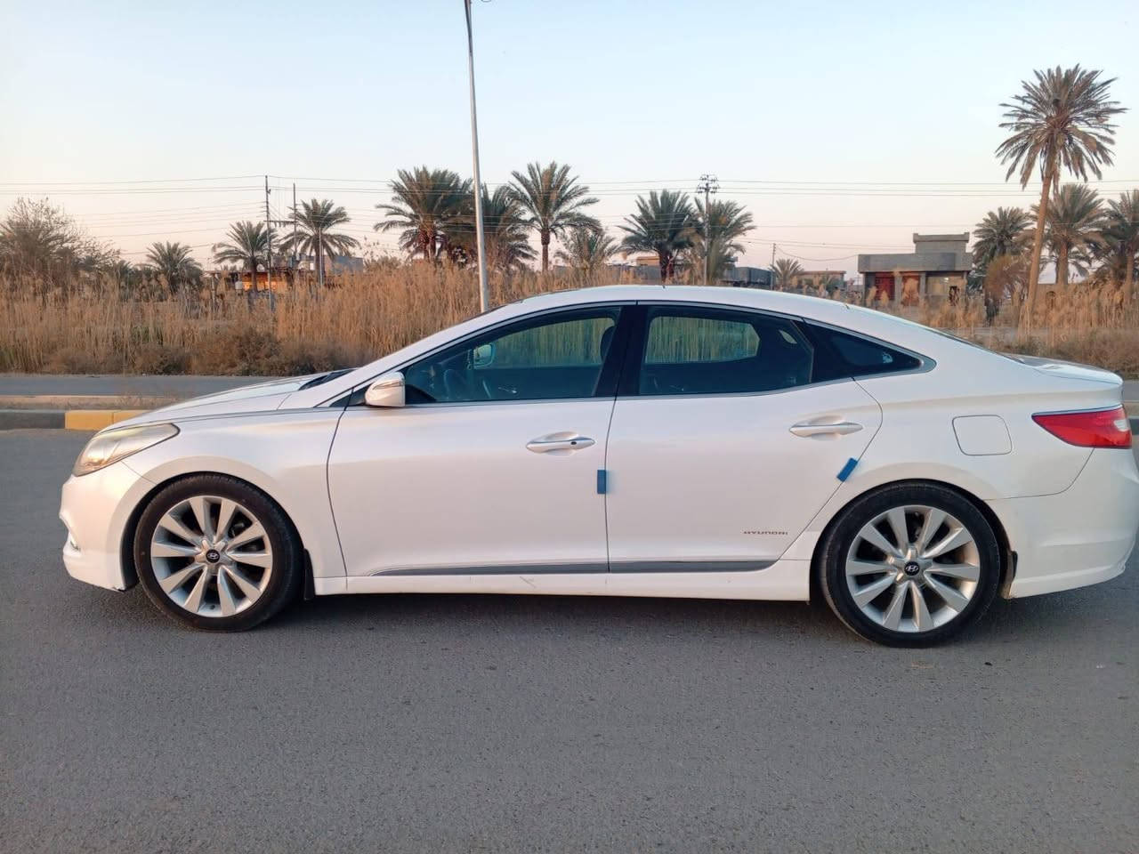 ازيره كامل الموصفات رقم بغداد فول مواصفات محرك 3000 بدون حادث عدا شبر بارد تخم تاير السعر 145 وبيها مجال فلوجه كرمه      
رقم الهاتف ***********
