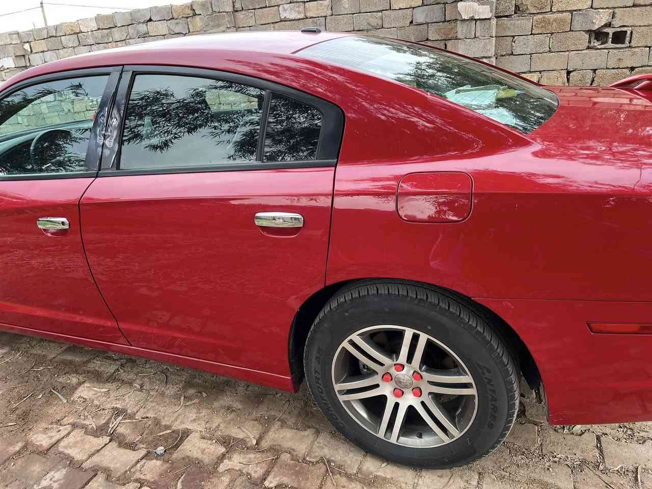 السلام عليكم 
دوج تشارجر 2013
فول مواصفات فتحه بانورما 
تدفئه 
تبريد ويا التشغيل 
السياره حلوة وجاهزه 
استعمال شخصي اني طالب جامعه 
السياره ما بيها صبغ اي قطعه 
حادثها فقط دعاميه ورا وكدام
مكاني بغداد حسينيه الراشديه 
السعر ١٦٥ وبيها مجال 
وبيها طخه موضحه بالصوره 
و السونار مرفوق ويا الصور 
رقم الهاتف ‭٠٧٧١ ٦٠٣ ٥٩٣٠‬
بس بيها هيج ترميل موضح بالصوره
