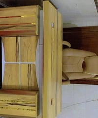 هاي الاغراض للبيع  ميز مكتبي عدد ٢ كراسي ٢ كراسي جانبيه ٢ وستلايت  ومك...