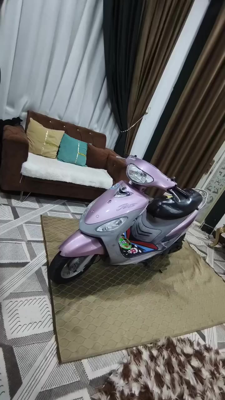 سلام عليكم دراجه منغولي حاوية صارله شهرين من طالعه مامفتوحه دراجه نضافه من حيث مكينه وكفرات ختم واحد السعر خاص ***********
