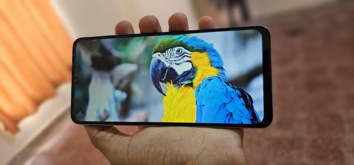 هونر x5c مستخدم اقل شهر والله وغراض كاملة
شاحن مامفتوحة + كارتونه + حافظة شفافة
مع كرت ضمان سنة كاملة 
ذاكرة64 رام 4 
دبل سيم كارت 
السعر 135 الف بي مجال بسيط جداً 
 لايوجد توصيل 
مكاني بغداد شارع فلسطين قرب ماركت التعاون
واتساب : ***********

