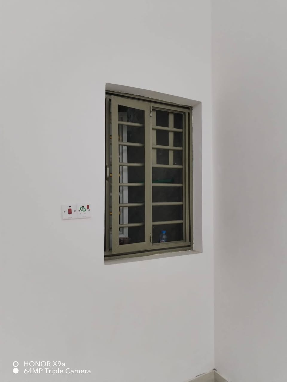 للأيجار بيت  ما مسكون بالمشراق الجديد قرب العزائم غرفتين وصاله ومطبخ وصحيات سعر الأيجار 750 شامل الماء والكهرباء
***********
