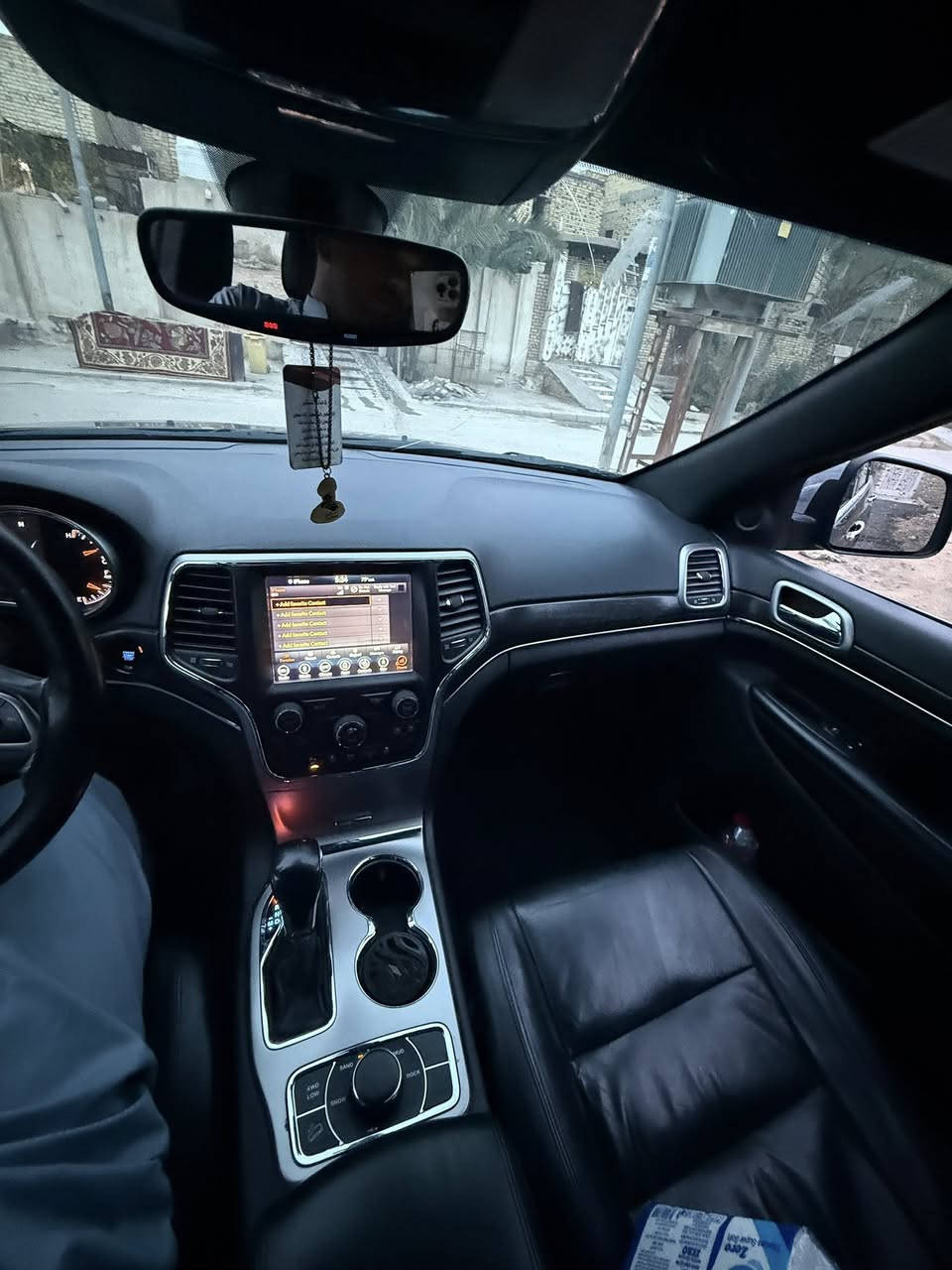 سلام عليكم.      بسم الله  الرحمن الرحيم.
جيب كراند شيروكي  2018 للمتد فول 
مكينه 6سندر 3600
فتحه 
جنطه كهرباء ⚡️ 
كشنات كهرباء 6دكم 
/ رادر / نقطه عمياء / 

لد امامي 
تخم تاير / صدر امامي / صدر خلفي / كله جديد / 
سبير منازل 
يدات نيكل 
سياره كل مقاعد تتفه حار 
تبريد ثلج 🥶
كشنات جلد 
كامره 
تشغيل عن بعد 
بصمه 
زنون عالي وناصي 
أناره داخليه 
سياره بيه موصفات منا باجر متخلص 
السعر 230 $ ورقه بيه مجال 
للتواصل ***********
