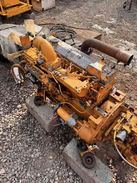 محرك كوماتسو ياباني ٦ سلندر مع مضخه كامل مال رافعه وارد بريطاني عنوان زاخو ***********
