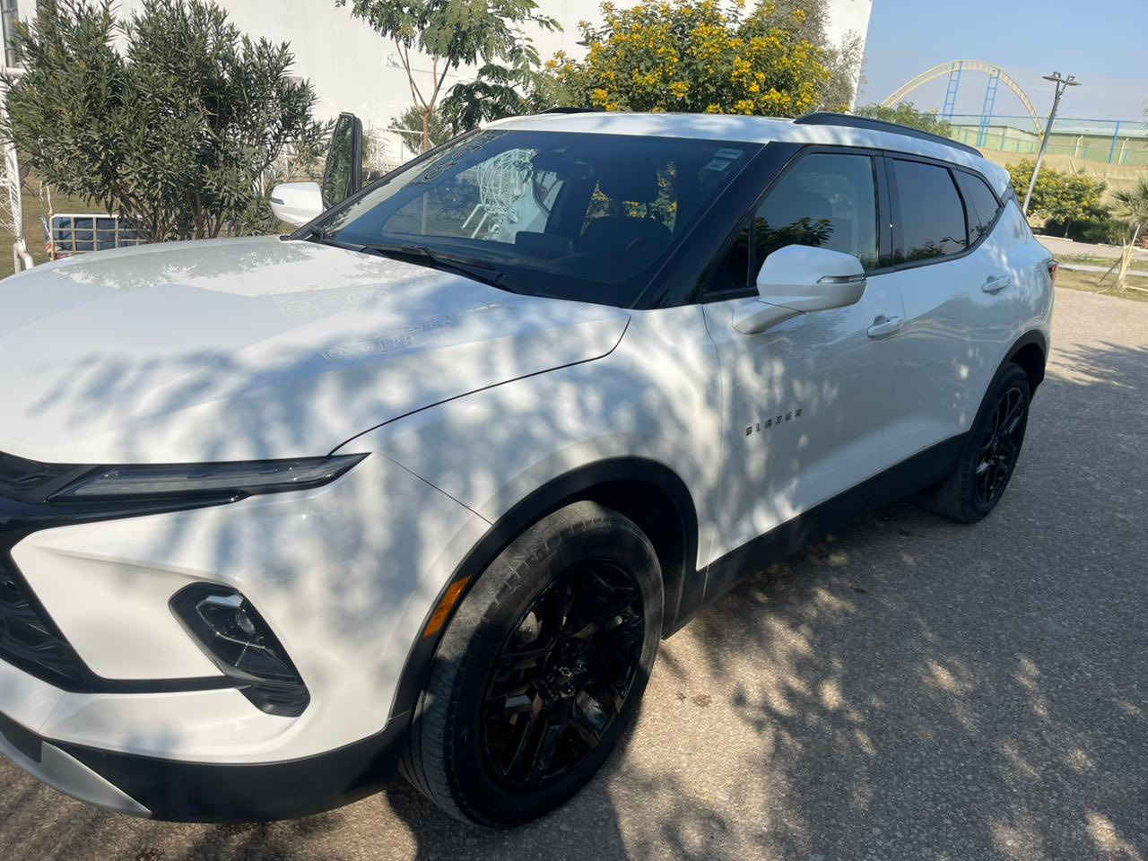 السلام عليكم 
للبيع 
شوفرليت بلايزر 2023 جديده جدا
الفئة:Lt3  فوول عدى الفتحه
اللوحة: فحص مؤقت تتسجل باي محافظه  
الضرر: حادث خفيف جدا فقط باب خلف الصدركما موضح بالصور
ومبدل اصلي نفس اللون
1-حجم المحرك 6 سلندر 3.6  
2-عداد المسافة  28 الف 
3-بصمة ابواب وتشغيل عن بعد. 
4-زينون عالي ناصي آصل. 
5-رادار امامي. جانبي . خلفي
6-اشاير مري. 
7-رادر جانبي مانع اجتياز. 
8-كامرة خلفي دوارة. 
9- حساسات خلفية
10-المقاعد جلد اسود اصل.
11-جنطة كهرباء. . 
12-الكراسي الامامية كهرباء + تدفئة 
13-تبريد خلفي قطعتين. + تدفئه كشنات-. 
14-تحكم ستيرن جهتين. 
15-سستم صوت متكامل. 
16-هاند بريك بصمة. 
17-تحديد مسار 
18- توقف ذاتي 
السعر : 240 وبيه مجال
مكان السيارة : النجف
رقم الهاتف : ***********
***********
