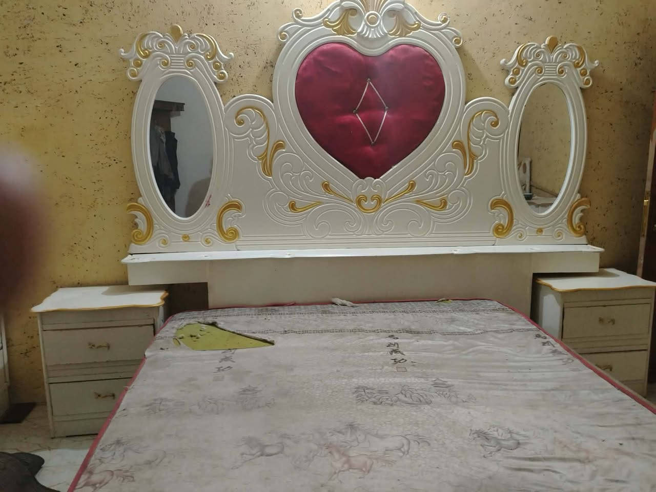 السلام عليكم
غرفة نوم للبيع بيع مستعجل بي واتساب ***********
