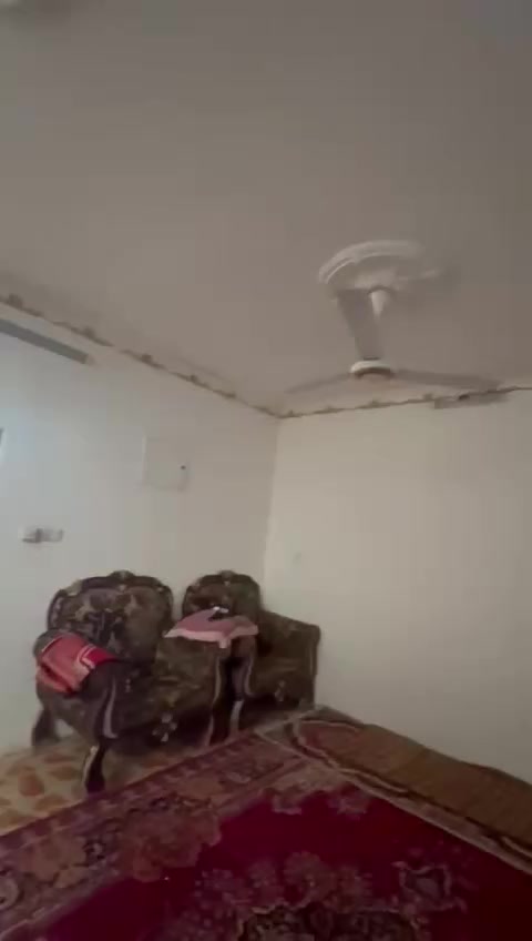 بيت لبيع مساحه 150متر نضيف كله سراميك ابوغريب حي كرامه
***********
