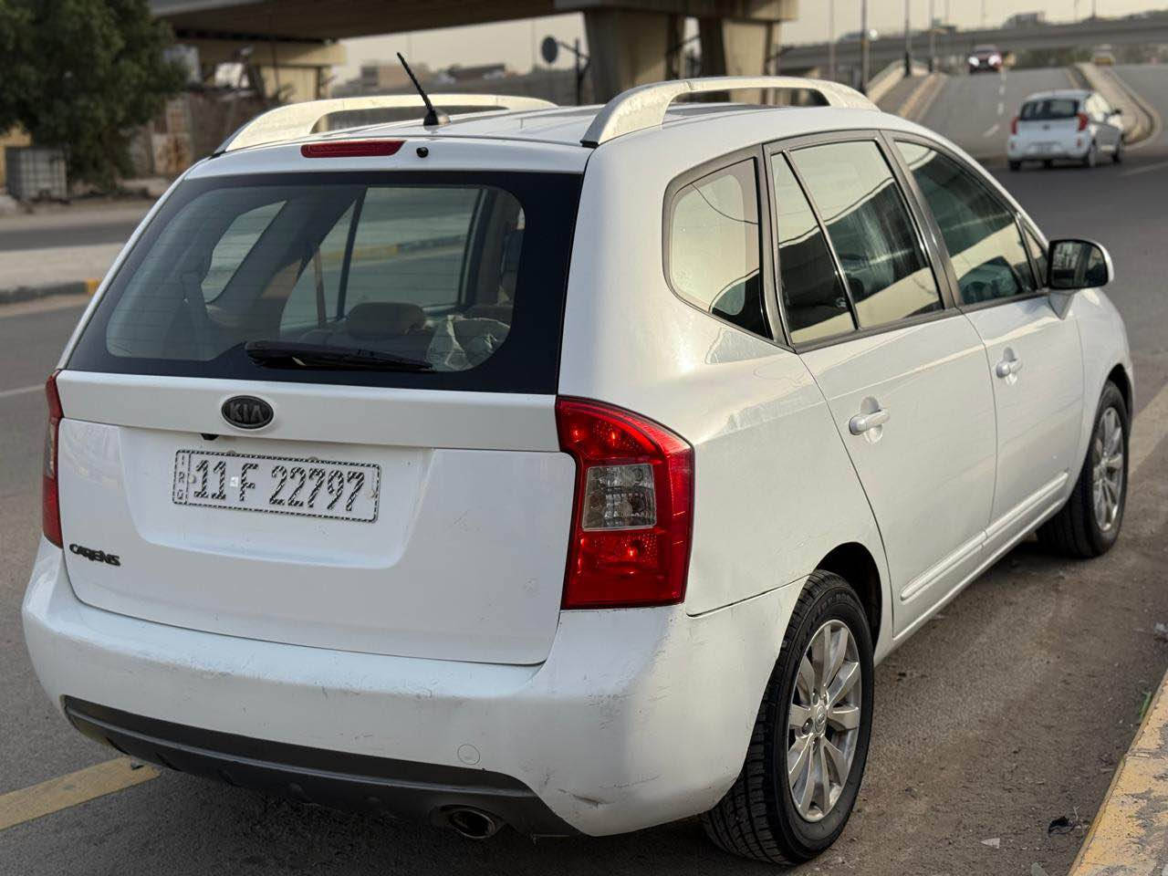 السلام عليكم موديل 2012 خليجية 
محرك 2000 المرغوب وعلى وضع الشركة 
خشم الجاملغ المامي  وبيها الداير الخلفي وشويه بل باب  كير  مكينة جديد 7راكب قطعتين تبريد تخم تاير صدر امامي خلفي جديد زنون
السونار مرفق بالمشور 
عنوان بغداد 
السعر 124 بيه مجال بسيط 
*********** بغداد, العراق
