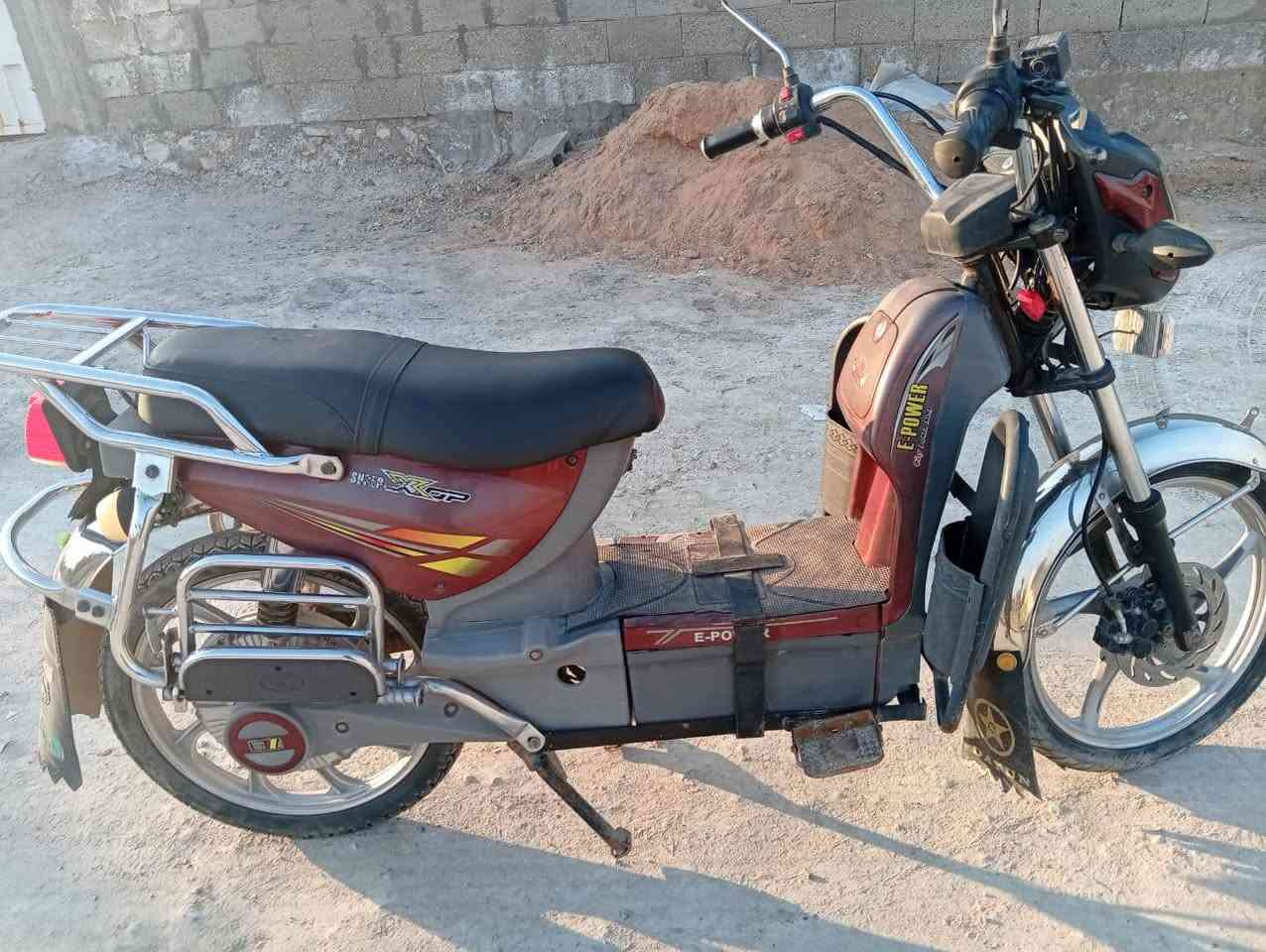 #دراجه_للبيع
🛑نظيف جدا 
🛑 السعر...300 الف
🛑شغال مابي نقص
🛑 بطاريات فوووول 
🛑 العنوان... الرمادي 
🛑هاتف ....***********
