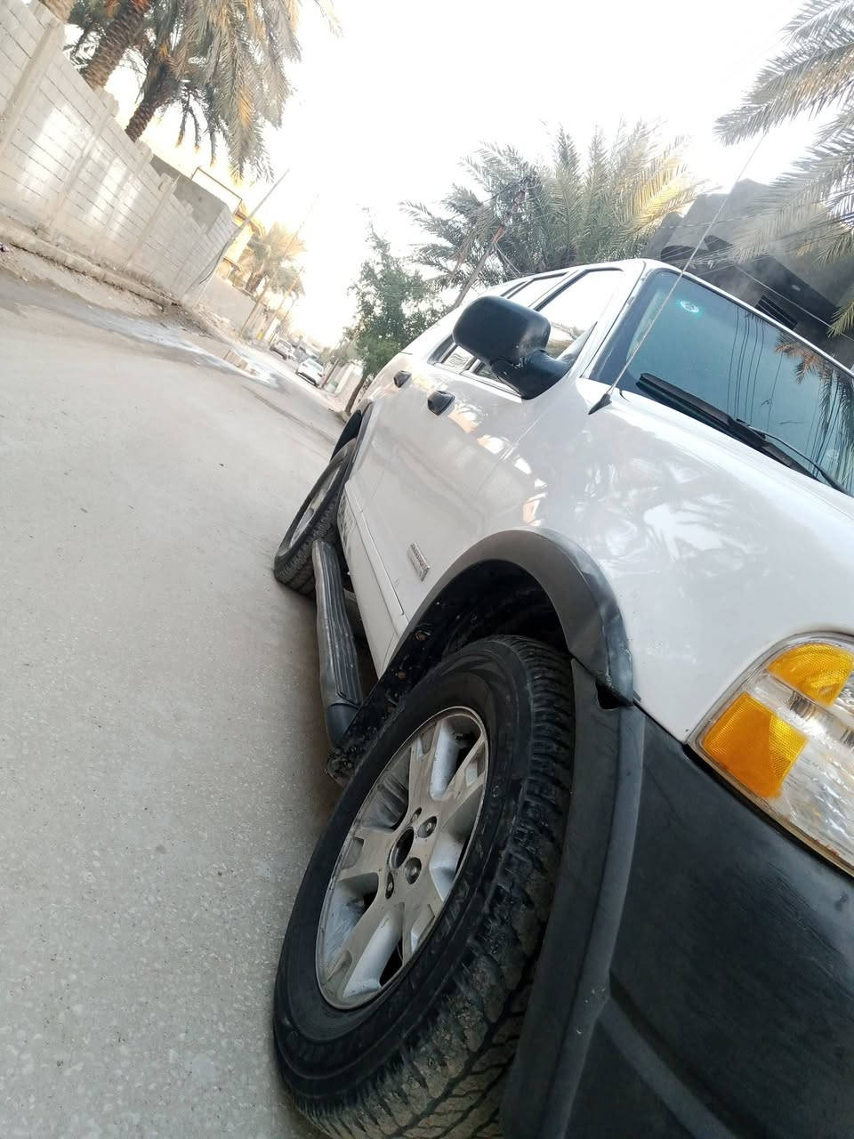 السلام عليكم اخوان 
عندي سياره للبيع.
 فورد اكسبلورر
موديل2003
المواصفات:
خليجيه
السياره مابيهه ضربه ومابيه صبغ
سياره بلاديه 
محرك كير مكفول
7 راكب عائليه
تبريد وتدفه شغال
تخم تاير جديد
اللون ابيض
رقم انكليزي /بغداد
بأسمي 
هزه جديده
السنويه لغايه2030
السعر 85ورقه وبي مجال لشراي
رقم الهاتف/***********
