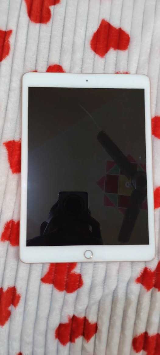 السلام عليكم ايباد للبيع الجيل 8 نضيف مامفتوح السعر ٢٠٠ الف  ***********
