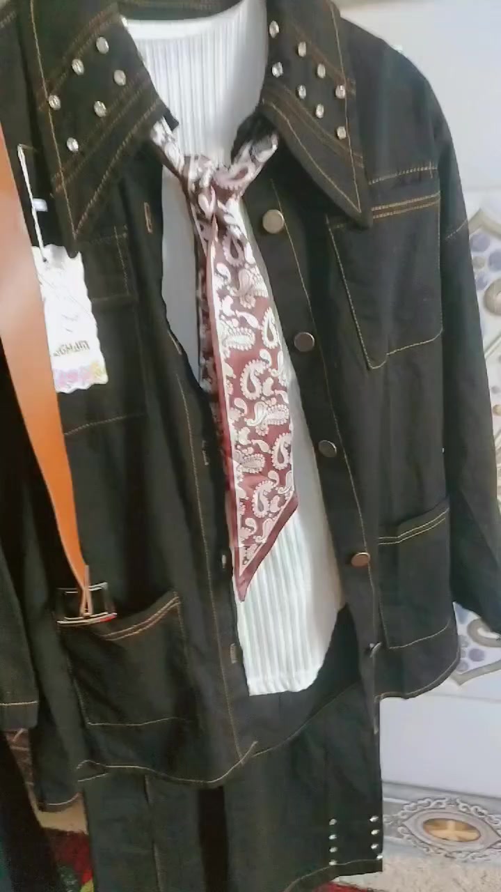 هلو بنات اخذت هذا السوت وطالع اصغير بعده بعلامه مالته والله العظيم اخذته ب 35 الف فلوسه بعدهي علامه جديده يلبس عمر محير من عمر 10 سنوات لحد. 15 سنه


**إذا كنت صاحب هذا الإعلان وتريد حذفه لأي سبب، رجاءا أرسل رسالة إلى الدعم الفني**