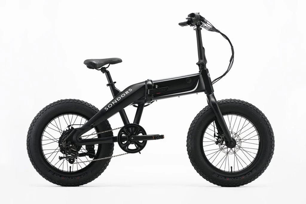 ## 🚲 للبيع: بايسكل كهربائي Sondors Fold X (قابل للطي)
**المواصفات:**
 * **المحرك:** 500W قوي وعملي.
 * **البطارية:** 48V 14Ah (خلايا Panasonic).
 * **المسافة:** يقطع من 60 ميل إلى 100 كم بالشحنة.
 * **الجير:** 7 سرعات (Grip Shifter).
 * **الميزة:** قابل للطي بسهولة، ممتاز للتنقل وحجمه صغير جداً عند الطي (يرهم بجرار السيارة).
 * **سبب البيع:** صغر مساحة البيت.
 * **الموقع:** بغداد.
 * **للتواصل:** ***********
