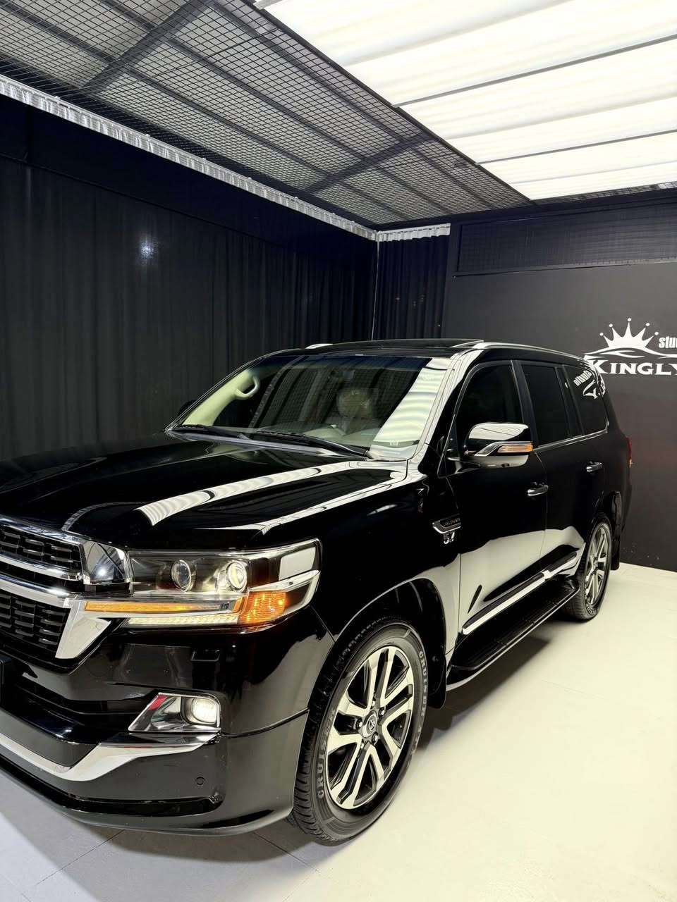 بسم الله
⚔️ Land Cruiser - VXR - Black Edition  ⚔️

السيارة خليجية وكالة ساز مكفولة من الصبغ والتبديل والبارد والفتح حتى الدعاميات ومغلفة PPF ظمان 10 سنوات بالعافية الي تصير من نصيبه 

📦 كير ومحرك كفالة من الفتح والصوت وكلشي 🪬

السعر :- 53,500$ يعني 535 ورقة وبيه مجال قليل

مكان السيارة :- سليمانية 
الموديل :- 2018
اللون :- اسود 
المحرك :- V8 5.7 محرك لكزس
العداد :- 82 الف كيلومتر حقيقي بشرط الفحص 

المواصفات فول باب اول SAS 🦅🔥

:- بصمة - سلايد - تشغيل عن بعد - كاميرا 360 درجة - ثلاجة  - 8 ارباك - مرايات شفط - حساسات  - كشنات جلد - كشنات كهرباء- تبريد مركزي - انارة داخلية LED- فور ويل 4✖️4 ( دبل اكسل ) - لايتات زينون - 3 شاشات - كيجات لكزس - وبعد المواصفات المعروفة 

السيارة جاهزة وبشرط الكير والمحرك والحدادية والكهربائيات 

رقم اربيل تحويل او وكالة حاظر 
  

للاستفسار اتصل :-   ***********
