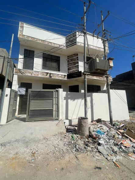 السلام عليكم بيت للبيع مساحته 130 متر طابو زراعي سند 25 طابقين الطابق الاول غرفة نوم  وهول وصاله ومطبخ وصحيات والطابق الثاني غرفتين نوم وهول وصحيات بناء حديث درجه اولى شارع ثمانين فرع سكلة العلم قرية المراشده تفاصيل اكثر مكتب حكيم عبدالله للعقار والمقاولات *********** بي واتساب أو خاص موجود
