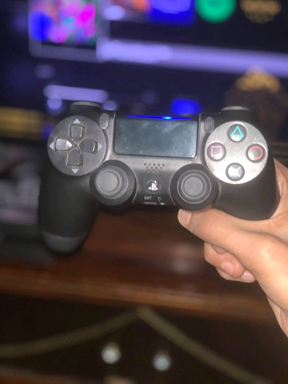 السلام عليكم عندي بلاي 4 فات نظيف ما مفتوح تجي تفحص وتروح
175,000 وبي مجال مكاني بغداد جوزتك واحده