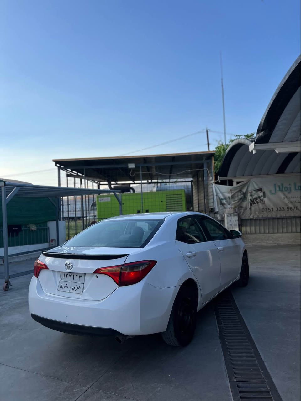 Toyota corolla 2017
***********
تویوتا کورولا ٢٠١٨«٧ مواسەفات le 
سپی بەفری تەنها ٦٠ هزار مایل رویشتوە بەرد رادار بیلاد بێ تەقەو رەقە گیر ئوتوماتیک سەیارە حیزام سبوخ نیە من بە حیزام دەفروشم 
*********** اكر, نينوى
