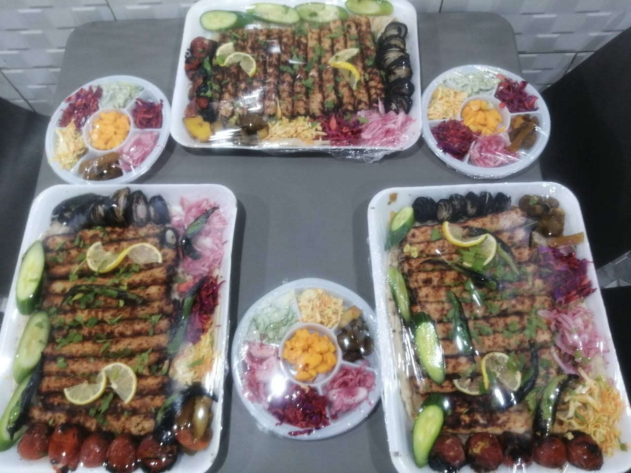طعم وترتيب فد شي كيلو  كباب دجاج معا مقبلاب وطماطه شوي وبصل شوب وفلفل شوي كل هذه  ١٢ الف توصل موجود كل حديثه عندك خطار عندك سفره وين متريد يصلك العنوان بنداهر قرب مرطبات الداهري للحجر ***********
