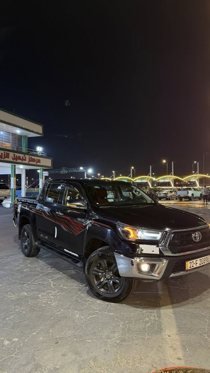 السلام عليكم
للبيع بيك اب هايلوكس  شركة ساز موديل 23 
السيارة خليجية كفاله عام بشرط 
ما عدا بارد بكد صبع 
و شخط ب بدي  كد شبر 
السيارة ماشية 107 الف كيلو متر 
السيارة احلى مواصفات ب هايلوكس 
مواصفات 
بصمة 
4x4 
دفلوك 
ثلاجة ب جكمجه 
بنيد جكات 
بدي جكات 
جام 4 اوتو ينزل و يصعد 
 تبريد كشنات 
شاشة كبيرة 
گير اوتو 
مكينة 2700  4v   بانزين 
كامرا خلفية 
شحن لاسلكي 
تحكم ستيرن 
مثبت سرعه 
مرايات شفط ينطبگن
سعر السيارة 
320 
للتواصل 
078 450 44 300
0772 111 6901
