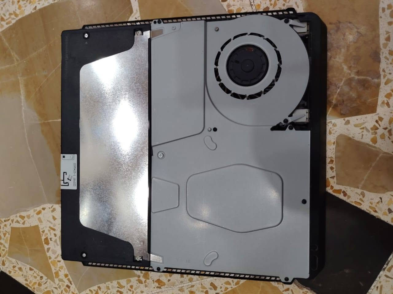 بلي ٤ سلم نص تيرا لوك ستيكر مهكر نظام ١١ تهكير قرص يعني ثواني تهكير ينفتح  دبل جوستك اصلي وتجاري غراضه كلهن كاملات اصليات ويا هارد نص تيرا بي العاب + ups جديد + قاعده شحن جوستكات ومبرد للجهاز وحامل اقراص

 العاب الي بل جهاز
Pes26 عربيه
Fc25 عربيه
تومب رايدر شادو
ذا اوردر

الالعاب الي بل هارد
Gtav
Metroexdous
Resident evil village
Resident evil 4
Uncharted الارث المفقود

عنوان بغداد الدوره
*********** بس واتساب
