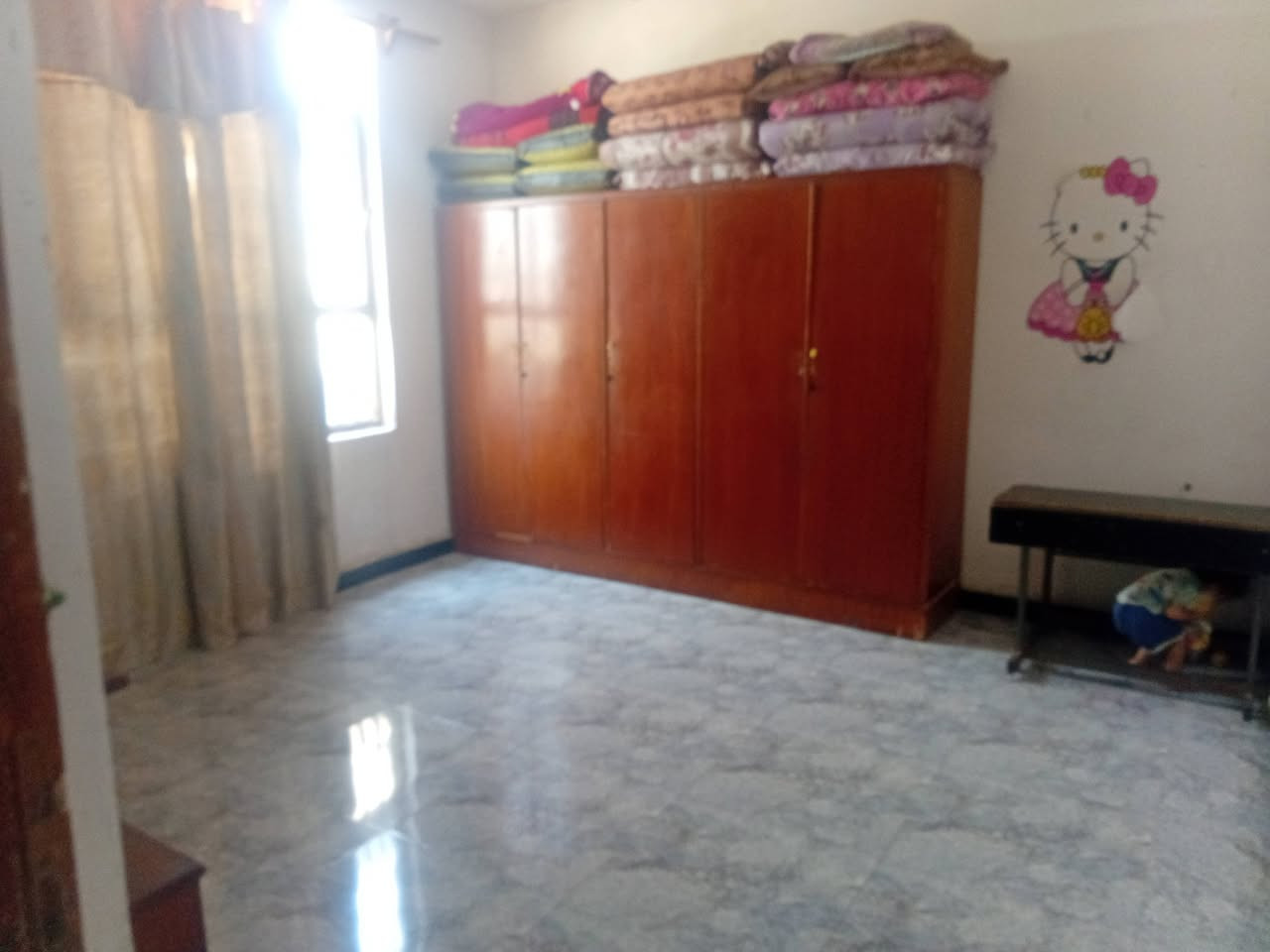 السلام عليكم بيت للبيع وره البانزيخانه حي الشهداء بناء حديث ركن م ١١٦ زراعي خدمات كامله الرباط صب ولسكف صب الاستفسار اكثر ***********
