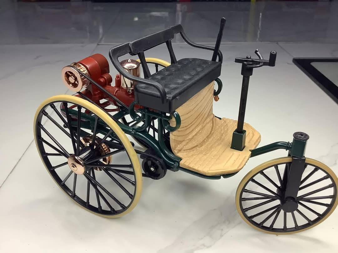 مجسم اول سيارة بالتاريخ موديل 1886فد شي فخم ومميز


**إذا كنت صاحب هذا الإعلان وتريد حذفه لأي سبب، رجاءا أرسل رسالة إلى الدعم الفني**