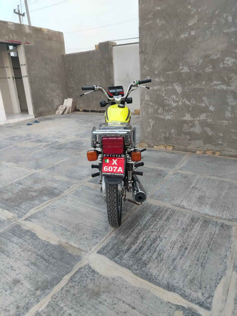 دراجه للبيع مديل 18 أوراق مكاني واسط قضاء الحي للتواصل ***********
