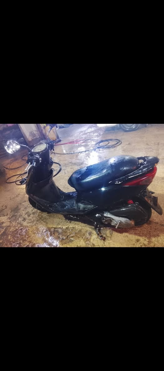 السلام عليكم دراجه بريز سرعه 140ميل الكيلو متر مكسور بس شغال الدراجه كايمه ادخن  جانت تشتغل وكف بيها الكابريتر كامت اجيح ف ما تشتغل ادخل واتس او خط انت و سعر ادخل قيم مكاني بغداد الدوره 
***********
